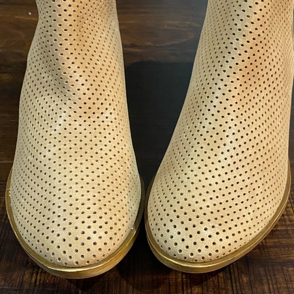 Lucky Brand perforated ankle booties in tan - Picture 3 of 5